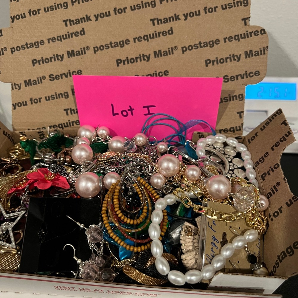 2.8 Lbs Craft Jewelry Lot Broken Repair Repurpose Wearable Harvest Resell - Picture 6 of 6